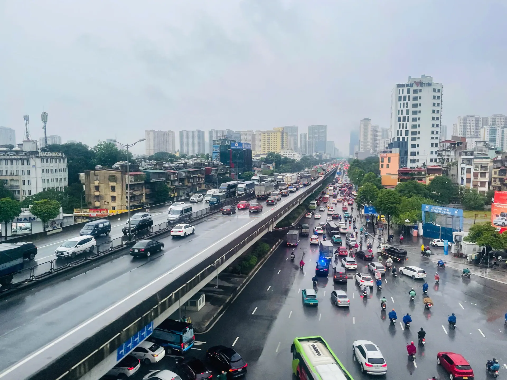 Thời tiết ngày 17/11/2025: Miền Bắc, Hà Nội trưa chiều hửng nắng, chiều tối mưa to