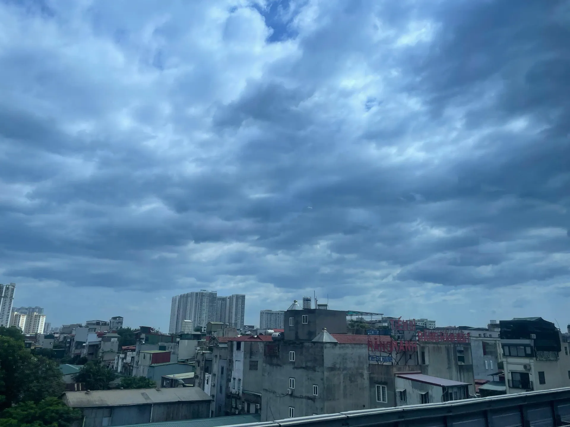 Thời tiết ngày 30/9/2025: Hà Nội và cả nước mưa to, trời se lạnh
