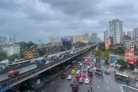 Thời tiết ngày 2/11/205: Miền Bắc, Hà Nội mưa rải rác, trời lạnh