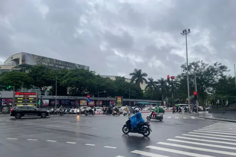 Thời tiết ngày 24/10/2025: Miền Bắc, Hà Nội mưa, rét
