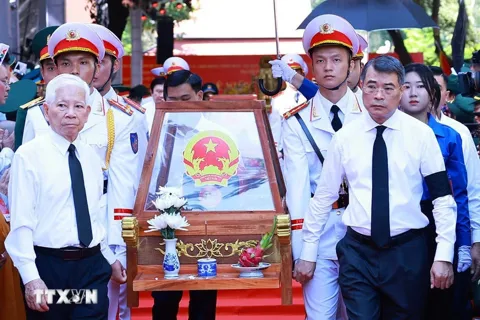 Thủ tướng Lê Minh Hưng dự lễ viếng, truy điệu 731 liệt sĩ tại Công viên Lê Thị Riêng