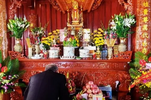 Văn khấn rằm tháng 12 âm lịch Ất Tỵ 2025 theo truyền thống Việt Nam