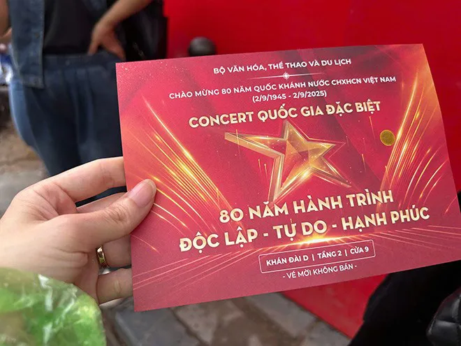 Vé miễn phí concert quốc gia ở Mỹ Đình được rao bán giá cao ngất ngưởng