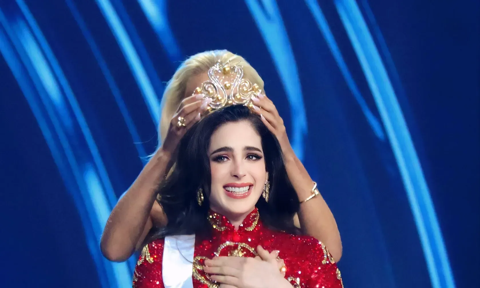 Miss Universe 2025: Tân hoa hậu đến từ Mexico gây tranh cãi dữ dội, đế chế sắc đẹp lớn nhất hành tinh đang suy tàn?