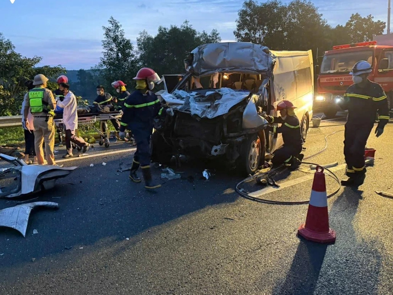 Khẩn trương điều tra, làm rõ nguyên nhân vụ tai nạn giao thông nghiêm trọng trên cao tốc Đà Nẵng - Quảng Ngãi