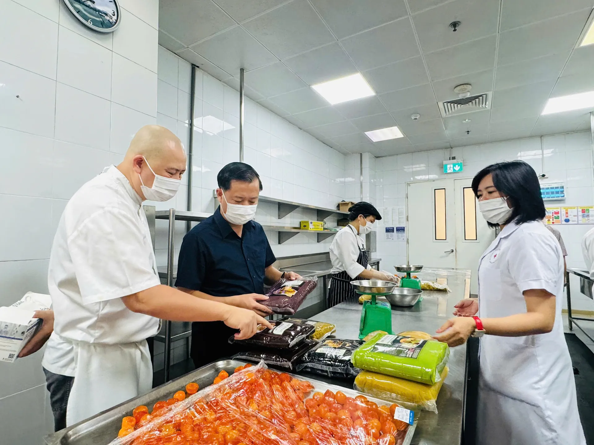 Nguy cơ từ bánh Trung thu “3 không”: Hà Nội tăng cường kiểm tra an toàn thực phẩm