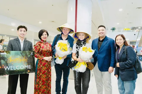 Nhóm Secret Garden háo hức tới buổi diễn tại Việt Nam
