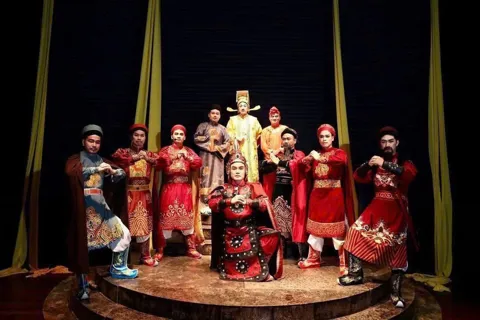 Cặp đôi vàng làng chèo Việt Nam cùng diễn vở chèo lịch sử “Nặng gánh sơn hà”