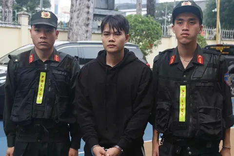 Có được phép hành nghề "đòi nợ thuê"?