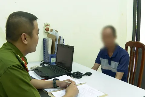 Khởi tố người đàn ông nhiều lần đánh đập, hành hạ các con ruột