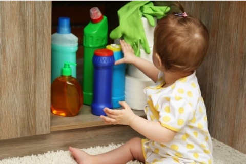 Khởi tố bảo mẫu vô ý làm cháu bé 2 tuổi tử vong