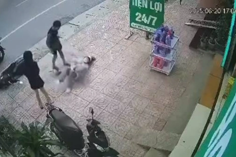 Công an xác minh clip kẻ côn đồ đánh đập hung bạo 2 cô gái ở Bắc Giang