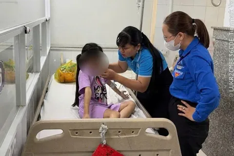 TP Hồ Chí Minh: Tạm giữ mẹ ruột và bạn trai vì hành hạ bé gái 9 tuổi