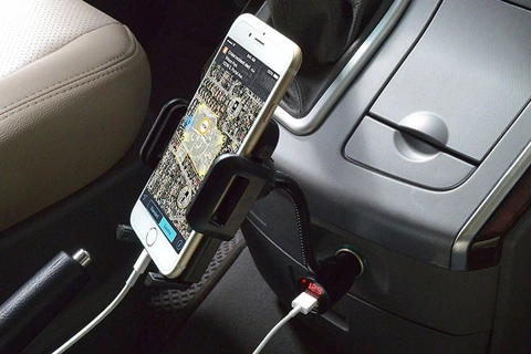 Sạc pin iPhone trong ô tô tiềm ẩn nhiều rủi ro
