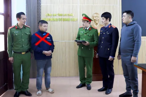 Gã bốc vác lừa gần 200 triệu đồng của công an