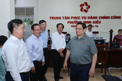 Thủ tướng kiểm tra việc vận hành chính quyền 2 cấp tại phường Ninh Kiều