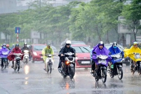 Cảnh báo dông lốc, mưa đá cục bộ trên khu vực Hà Nội