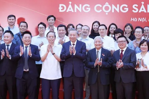 Nhà báo, nhà thơ Hồng Vinh: Giàu tứ báo, đượm tứ thơ