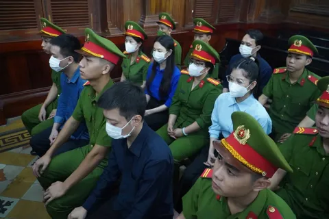 Xét xử hoa hậu Thùy Tiên, Quang Linh Vlogs, Hằng Du Mục trong vụ án kẹo Kera