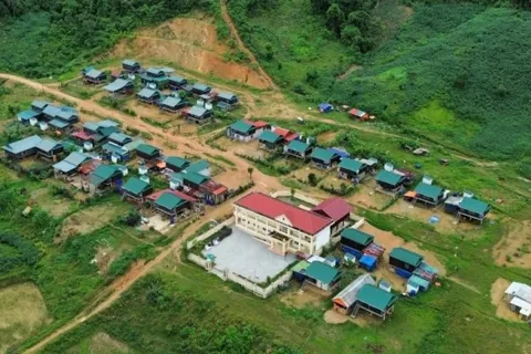 Trước 31/1/2026, hoàn thành xây mới, tái định cư cho những hộ có nhà bị lũ cuốn trôi, sập đổ