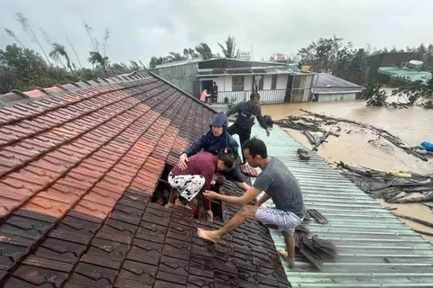 Tuyệt đối không để người dân bị cô lập mà không được cứu giúp kịp thời