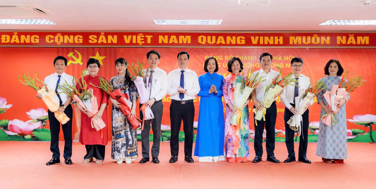 Đảng bộ phường Dương Nội công bố quyết định tiếp nhận và thành lập các tổ chức đảng trực thuộc