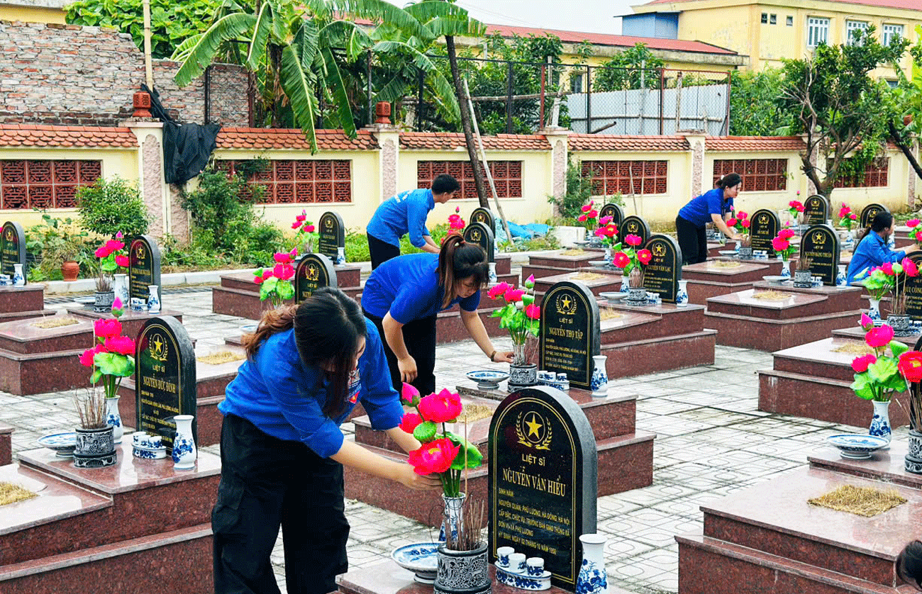 Phường Phú Lương đảm bảo vệ sinh môi trường, tri ân các anh hùng liệt sĩ