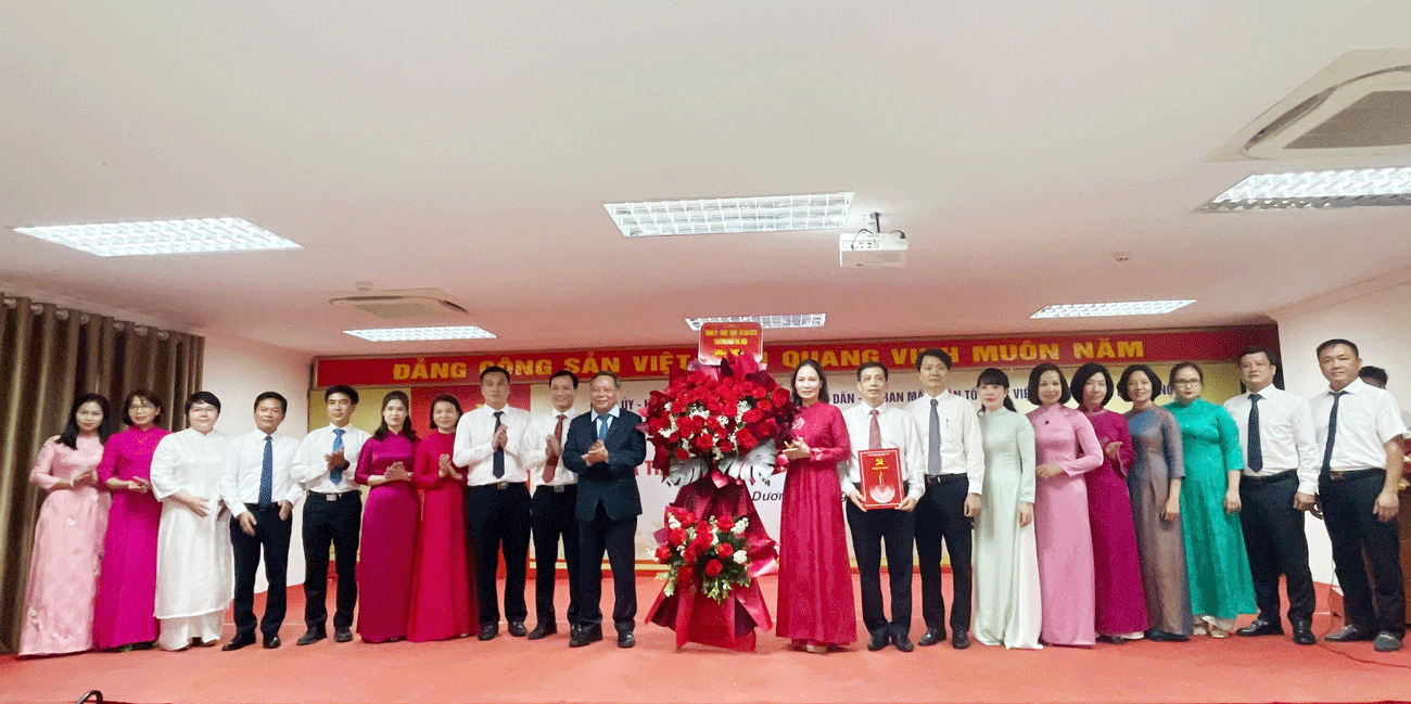 Công bố các quyết định về tổ chức bộ máy và nhân sự phường Dương Nội