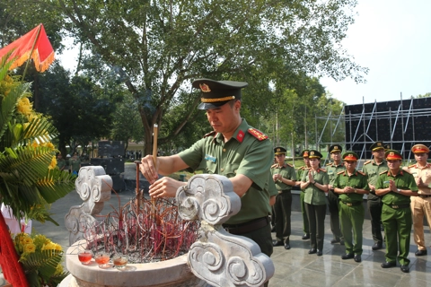 Công an TP Hà Nội với hành trình về nguồn đầy ý nghĩa