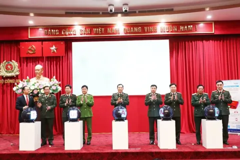 Bộ Công an ra mắt trung tâm thông tin chỉ huy phòng cháy, chữa cháy, ứng dụng “Báo cháy 114”