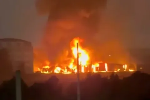 Cháy lớn tại xưởng gỗ ở xã Đan Phượng