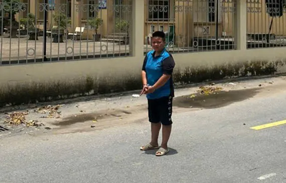 Hà Nội: bắt giữ “nữ quái” cướp giật điện thoại trong đêm ở Mê Linh