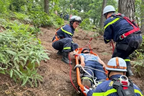 Hà Nội: 74 cảnh sát được tập huấn chuyên sâu về cứu nạn, cứu hộ với loại hình đặc biệt