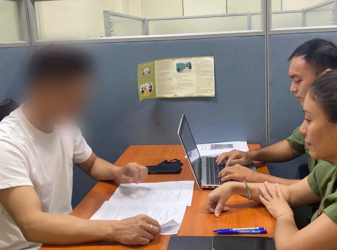 Streamer “Độ Mixi” thừa nhận sử dụng chất cấm khi làm việc với Công an Hà Nội