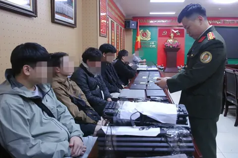 Hà Nội: Kiểm tra 2 căn biệt thự, phát hiện 17 người nước ngoài nhập cảnh mục đích lừa đảo