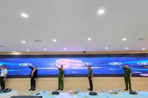 Hà Nội ra mắt Trung tâm Thông tin chỉ huy kết nối hệ thống truyền tin, báo cháy