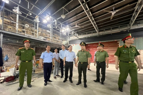 Giám đốc Công an TP Hà Nội trực tiếp kiểm tra hoạt động sản xuất, kinh doanh tại xã La Phù