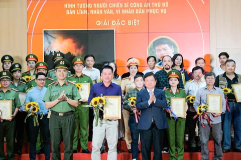 28 bức ảnh xuất sắc về hình tượng người chiến sĩ Công an Thủ đô