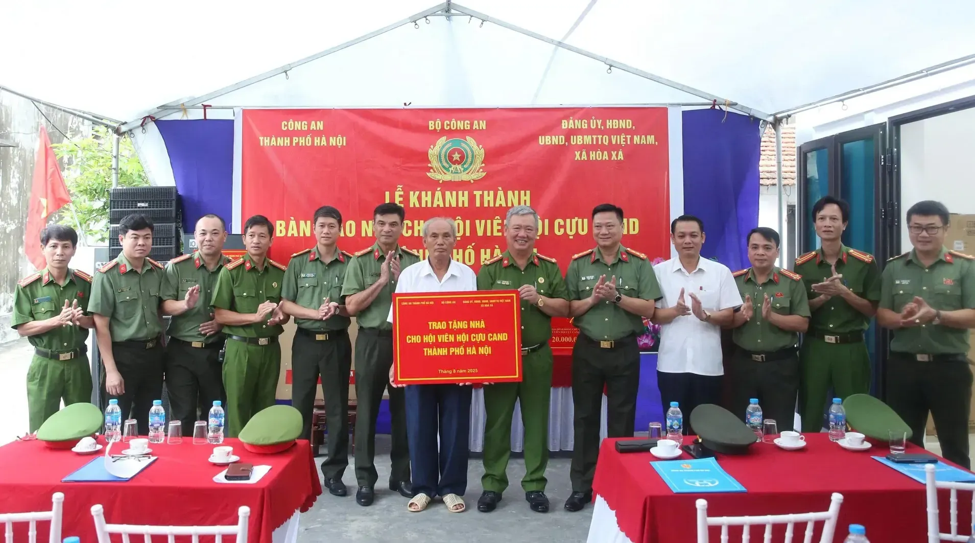 Bàn giao nhà cho hội viên Hội Cựu Công an Nhân dân có hoàn cảnh khó khăn