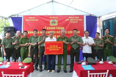 Bàn giao nhà cho hội viên Hội Cựu Công an Nhân dân có hoàn cảnh khó khăn