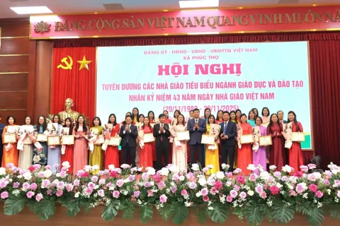 Tri ân đóng góp của đội ngũ nhà giáo, lan tỏa truyền thống hiếu học ở Phúc Thọ