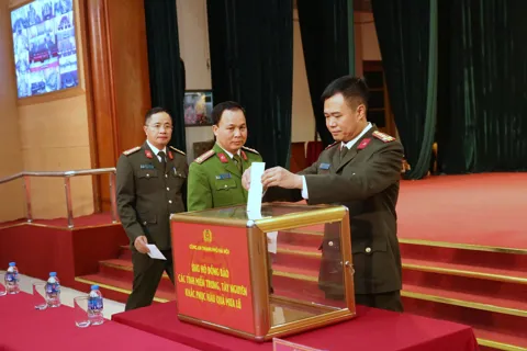 Công an Hà Nội phát động ủng hộ đồng bào miền Trung, Tây Nguyên bị thiệt hại do mưa lũ