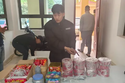 Bắt đối tượng Nguyễn Hùng Mạnh, tự sản xuất pháo rồi lừa bán trên Facebook