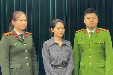 Khởi tố, bắt tạm giam Giám đốc công ty tổ chức show “Về đây bốn cánh chim trời”
