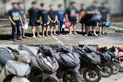 Bắt giữ 11 đối tượng mang theo hung khí tấn công người đi đường ở Hà Nội