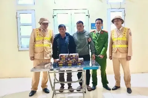 Hà Nội: tạm giữ 2 đối tượng vận chuyển, mua bán pháo nổ