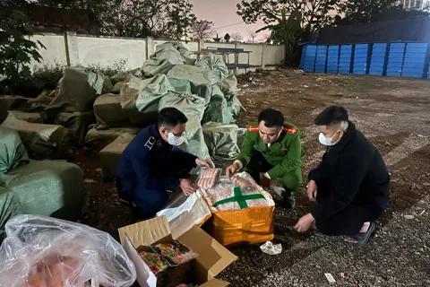 Phát hiện, thu giữ hơn 10 tấn thực phẩm bẩn ở xã Gia Lâm