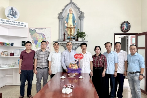 Lãnh đạo phường Yên Nghĩa thăm một số tổ chức tôn giáo
