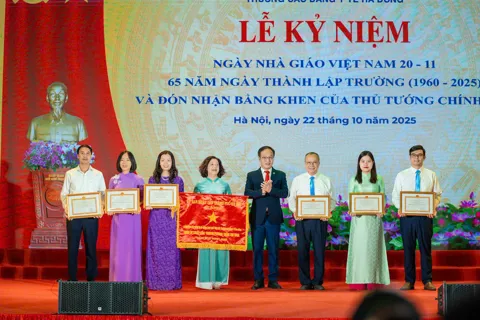 Trường Cao đẳng Y tế Hà Đông kỷ niệm 65 năm phát triển và đón nhận Bằng khen Thủ tướng Chính phủ