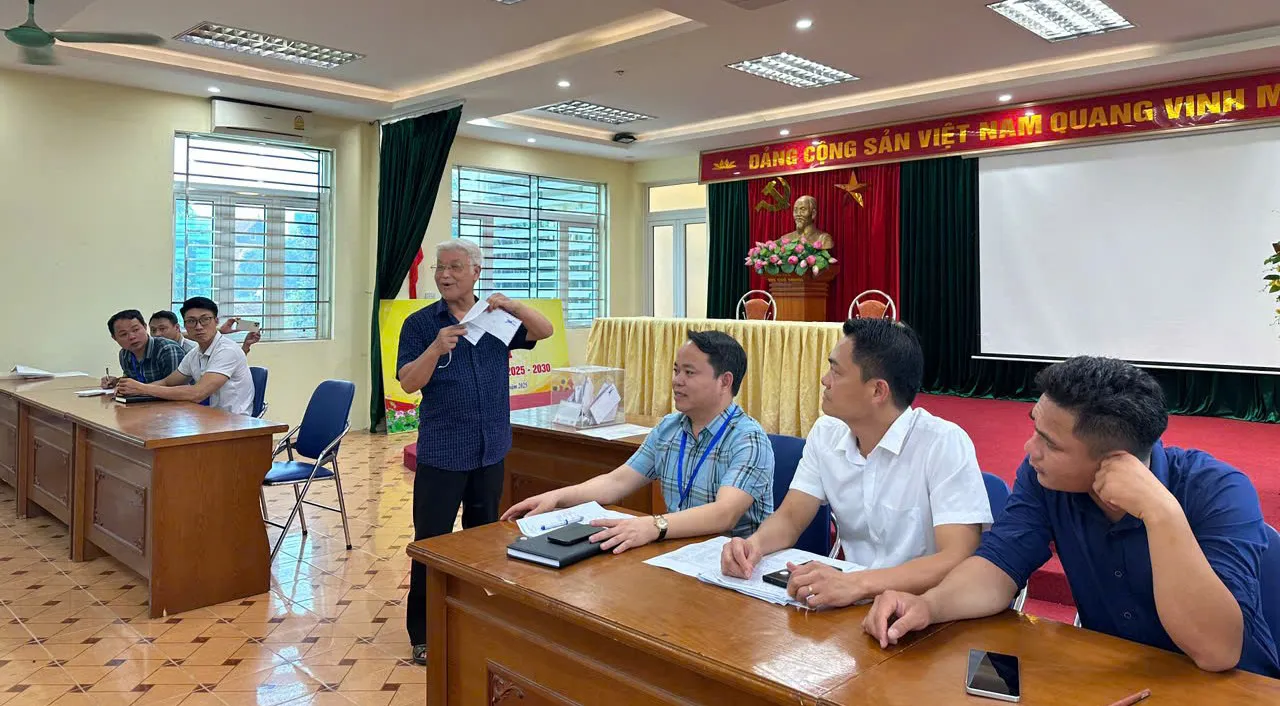Người dân phấn khởi bốc thăm đất tái định cư dự án Vành đai 4 - Vùng Thủ đô